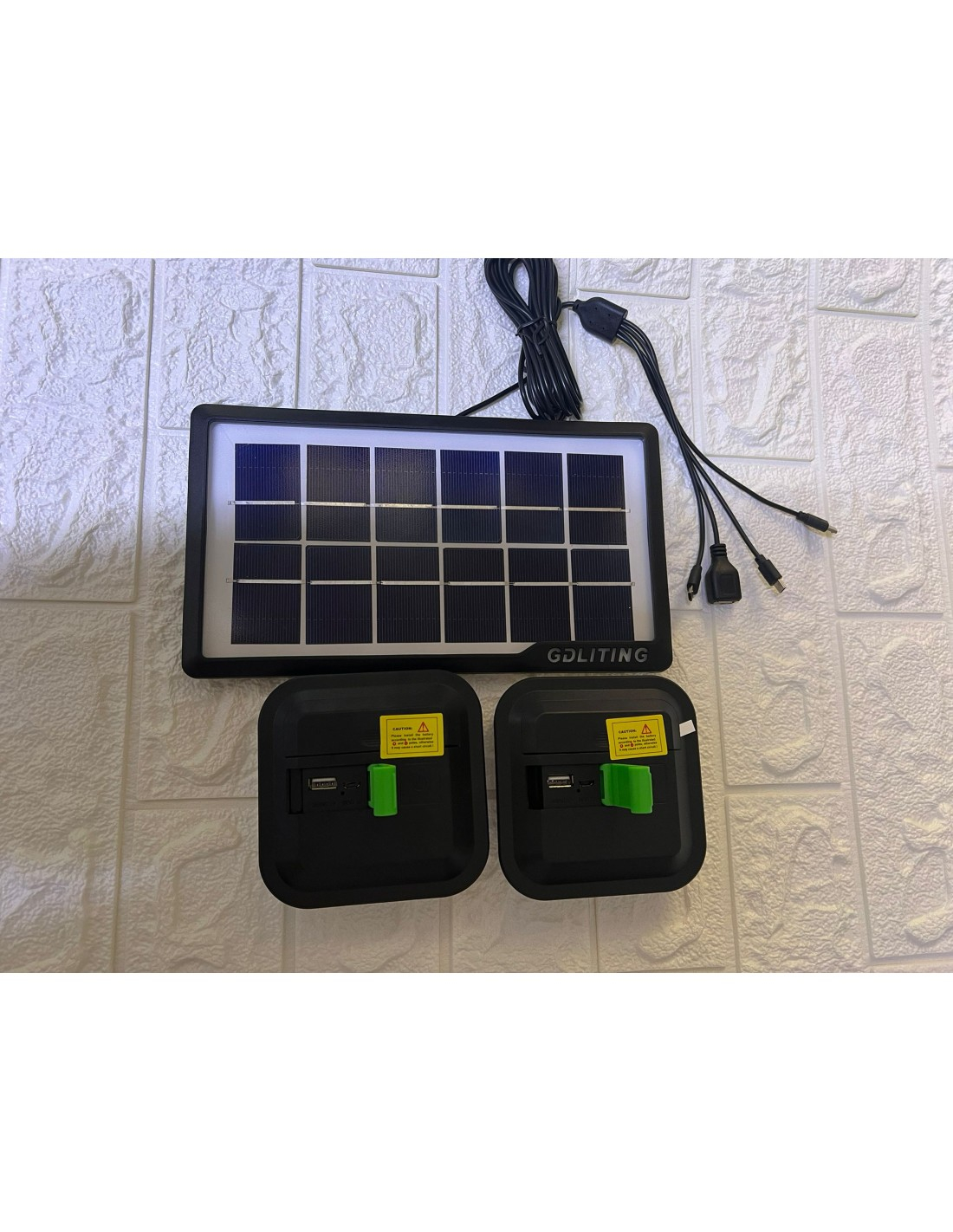 Panou solar pentru incarcare dispozitive cu 2 proiectoare 2x15W